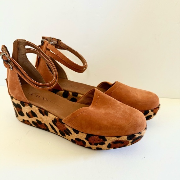 Anthropologie Gee Wawa Daisy Platform Leopard Animal Print Suede Wedges Heels - Picture 2 of 7